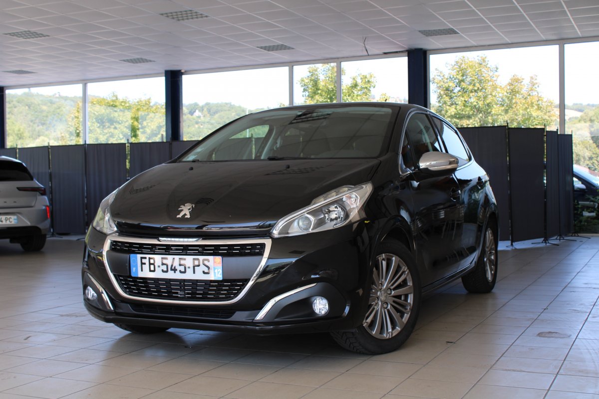 Peugeot 208 - Puretech 82 €6.c ALLURE