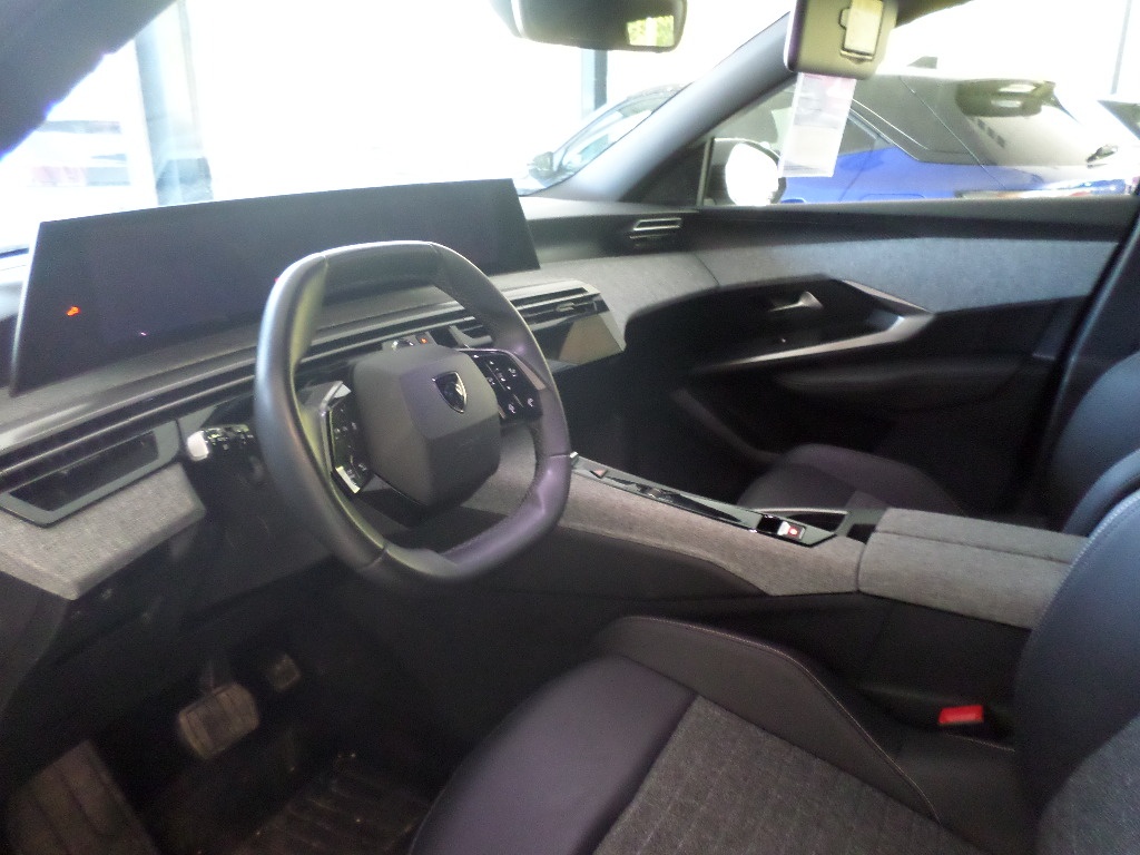 Peugeot 5008 - III 1.2 HYBRID 136 E-DCS6 ALLURE